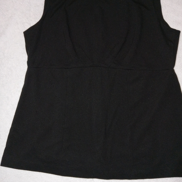 CAbi Black Back Zip Sleevless Top size 8 - Picture 2 of 6